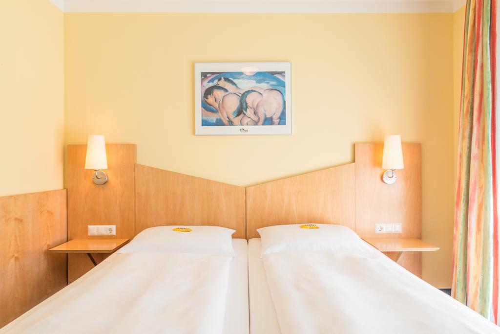 Hotel Beim Schrey Kirchheim bei Muenchen Стая снимка